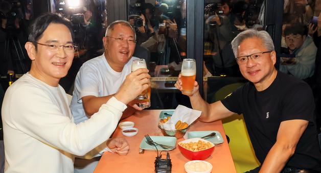 '깐부 약속' GPU 26만장 韓 상륙 시작…어디에 쓰이나