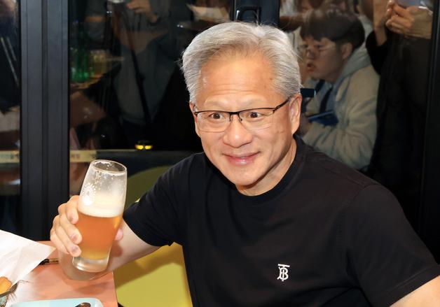 韓 선택한 젠슨 황 '깐부회동' 배경은…"피지컬AI 유일 실험대"