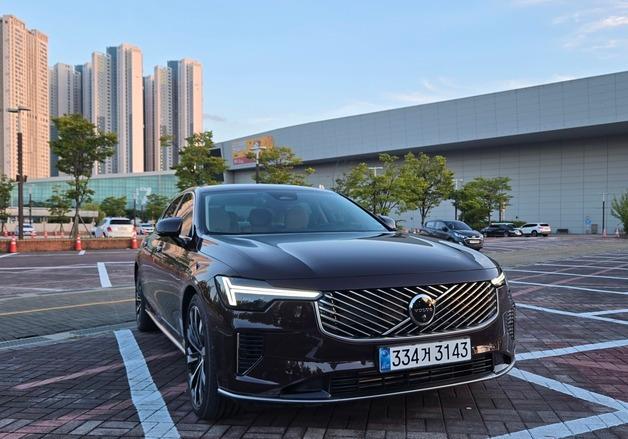 볼보 세단 마지막 자존심 'S90'…완성형 외모·UX로 승부[시승기]