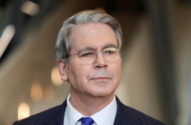 베선트 美 재무 "연준, 주택 산업 부진 고려해 금리 내려야"