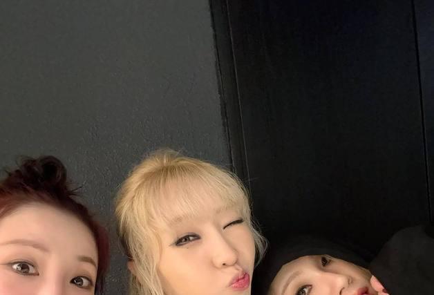 박봄 없는 2NE1…산다라박, 씨엘·공민지와 화기애애 "함께하는 시간 소중"