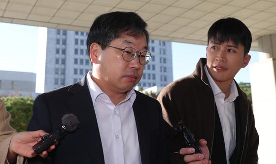 굳은표정으로 출근하는 노만석 검찰총장 직무대행