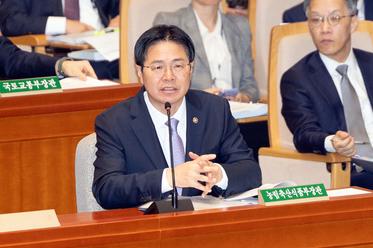 李, 강형석 농림부 차관 직권면직…"부당 권한행사 확인"