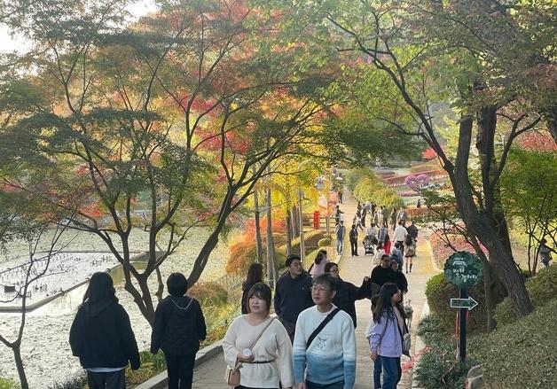 청남대 가을축제 개방 이래 최고 흥행…14만 명 발길