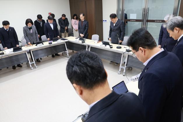 김영환 지사 "공무원 사망 가슴 아픈 일…상처 주는 말 삼가야"