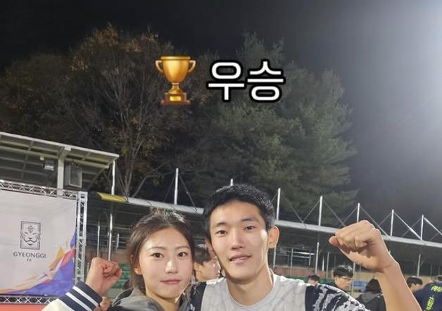 '박연수·송종국 아들' 축구선수 송지욱, 우승…프로골퍼 누나 송지아 축하