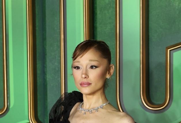 아리아나 그란데, 갈수록 말라가는 몸…쏙 들어간 볼까지 [N해외연예]