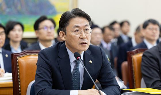 "빚투도 레버리지 투자의 일종" 의원들 질타에 답변하는 권대영 부위원장