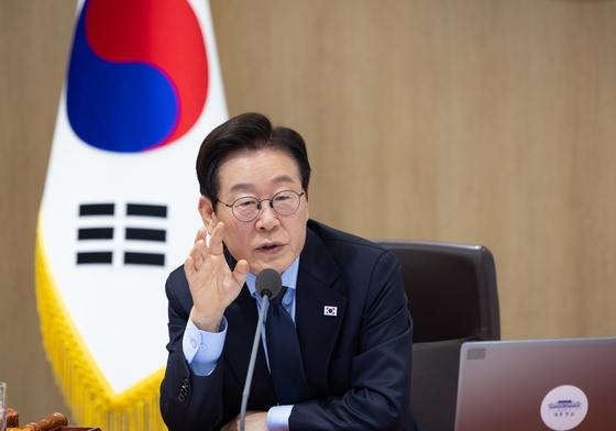 李대통령 "주식 장기보유 일반 투자자 '인센티브' 만들라"