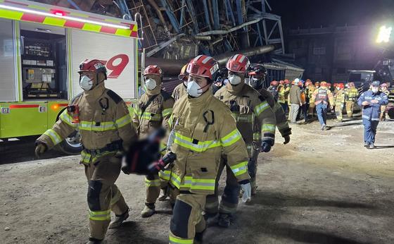 울산화력 붕괴 현장서 60대 시신 수습… 사망자 4명