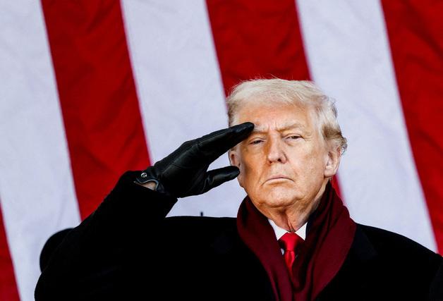 트럼프, 백악관 찾은 시리아 대통령에 "부인이 몇 명?" 농담 