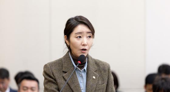 '공천 헌금' 강선우, 아이폰 비번 침묵…수사 차질 빚나