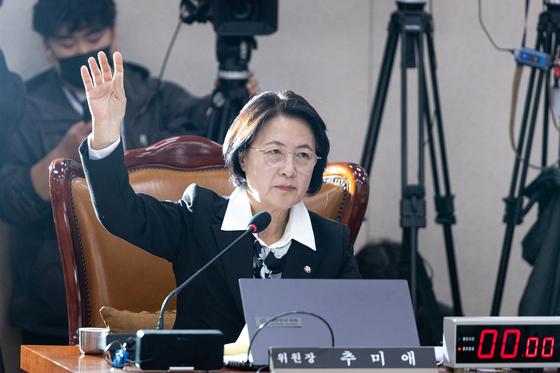 검찰 특활비, 법사위서 범여권 주도 31.5억 의결…野 "걸레 만들어"