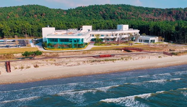 태안해양치유센터 개관…“치유산업 중심지로 도약”