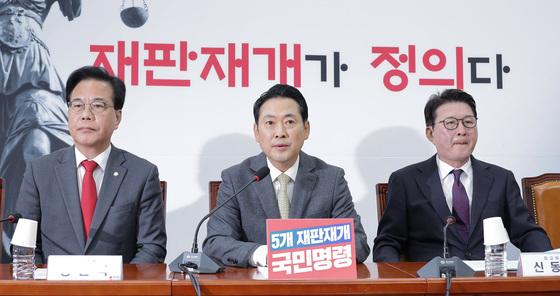 "히틀러·조폭·동물농장" 국힘, 대장동 항소 포기 공세 최고조 