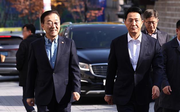 김윤덕 장관·오세훈 시장, 18일 만에 회동…서울 집값 안정화 논의