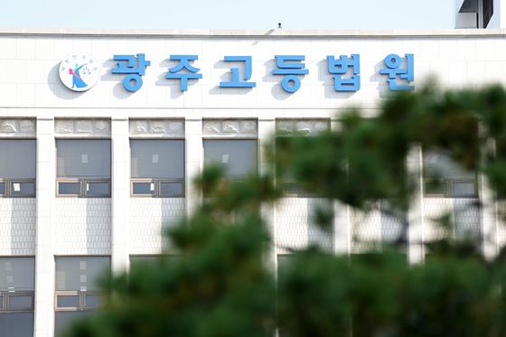 월세집 임장 온 30대 돌변…부동산 여직원 때려 기절시키고 강도질 