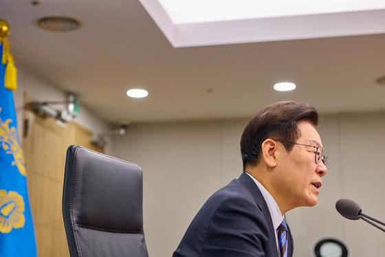 李대통령, 전태일 열사 55주기 맞아 "노동 현실 가야 할 길 아직 멀어"