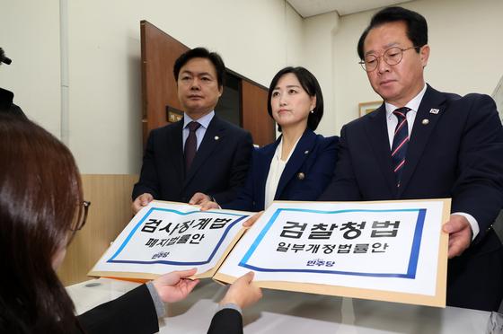 "일반 공무원처럼 탄핵 없이 '파면'"…與, 검사징계법 폐지(종합)