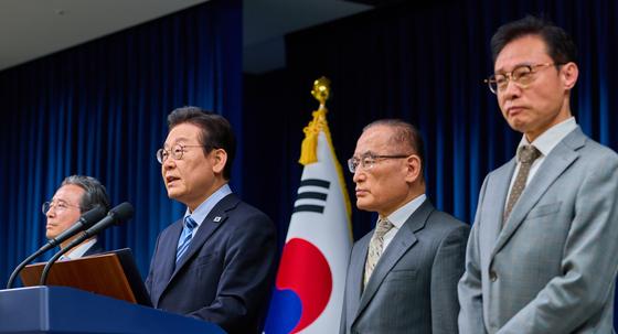 중국에 뒤처진 K-조선, 트럼프 구애에 '우뚝' 기회의 문