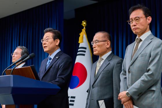 중국에 뒤처진 K-조선, 트럼프 구애에 '우뚝' 기회의 문