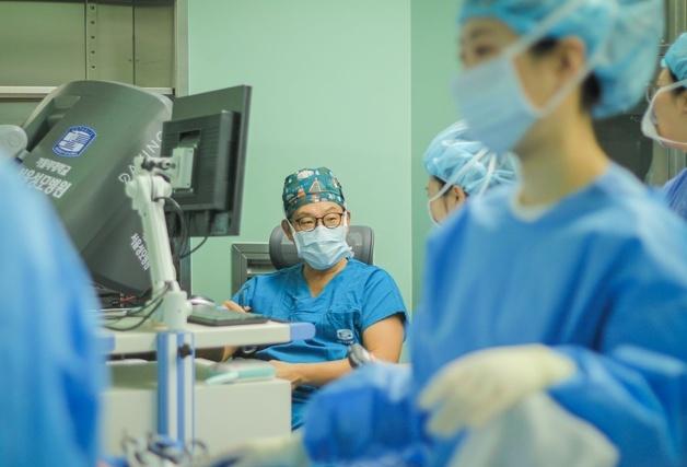 수술시간 비슷해도 결과 달랐다…로봇수술 출혈·합병증 모두 낮아