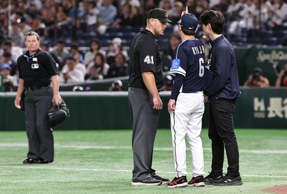 한일전서 나온 오심…안타 도둑맞은 류지현호, 홈런 맞고 역전 허용