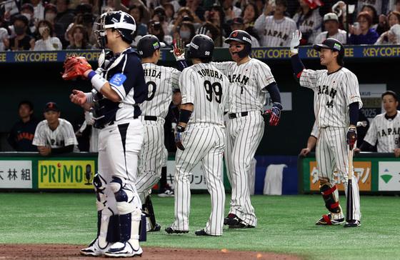 류지현호, 일본에 4-11 역전패…맞대결 10연패 수렁