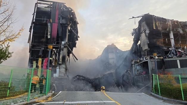 [르포] '한때 아시아 최대' 이랜드 물류창고 '절반' 사라져