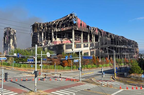 [뉴스1 PICK]천안 이랜드 물류센터 화재, 이틀째 잔불 진화