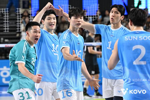 '정지석 27점' 대한항공, 풀세트 끝 현대캐피탈 제압…선두 탈환