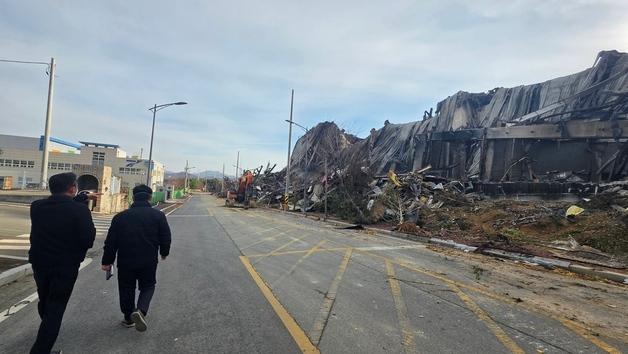 '화재' 이랜드 물류창고 주변 전기·통신 끊겼다…"수백억 피해 우려"