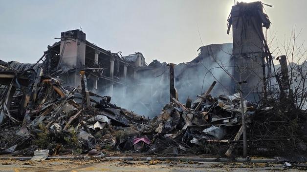 천안 물류창고 화재 60시간 만에 완진…"4층서 최초 발화"