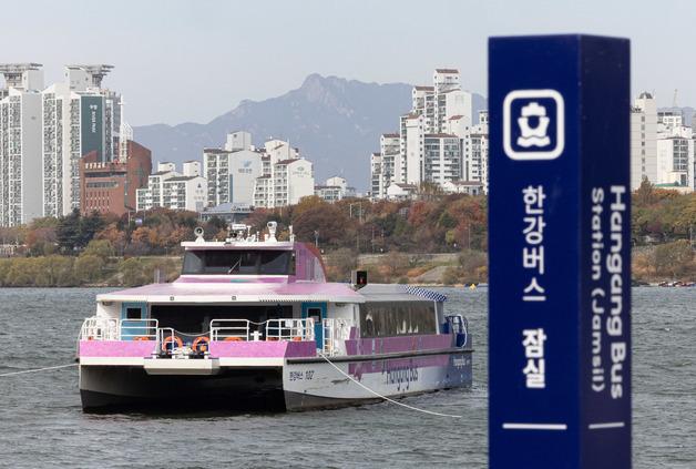 [뉴스1 PICK]강바닥에 걸려 멈춘 한강버스…'사전경고 15차례 있었다'