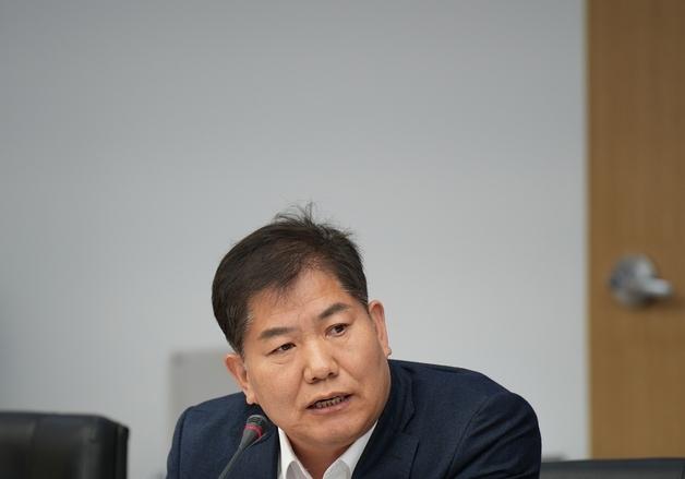 "일하지 않아도 지급되는 어촌체험휴양마을 사무장 인건비"