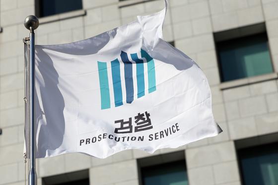 이화영 재판 퇴정 검사들에 휴대폰 제출 요구?…檢 "사실과 달라"