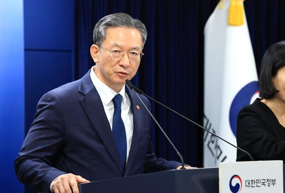 정성호 법무장관 "새해 국민과 함께하는 새로운 검찰로 거듭나야"