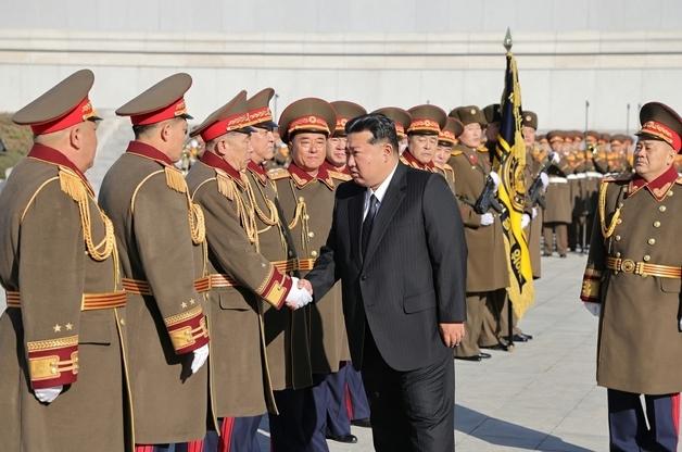 김정은, '국가안전보위기관' 방문…"당의 믿음직한 동행자"