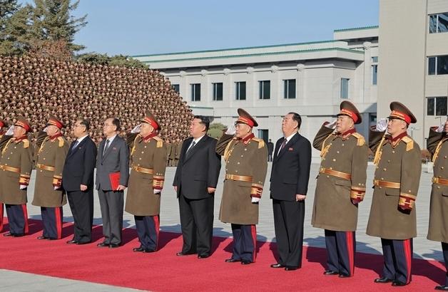北 김정은, 이례적 정보기관 공개 방문…'외치'보단 '내치' 집중