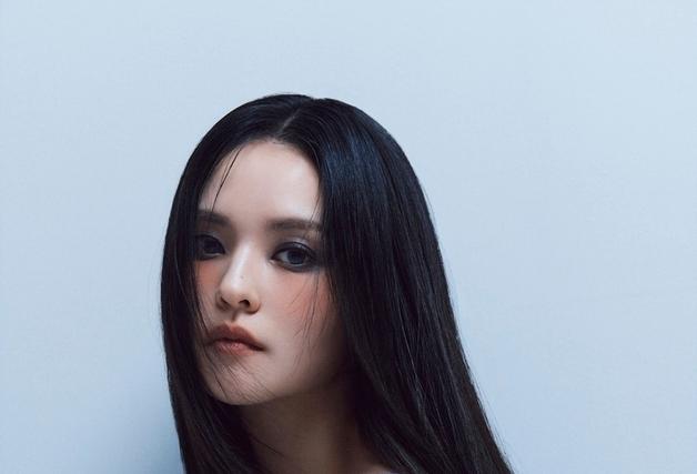 김윤혜, 눈빛만으로 압도한 고혹미…독보적 매력 [N화보]