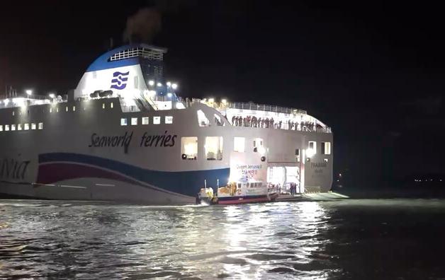 "막을 수 있었다"…'무인도 좌초' 여객선 운항책임자 3명 구속기소