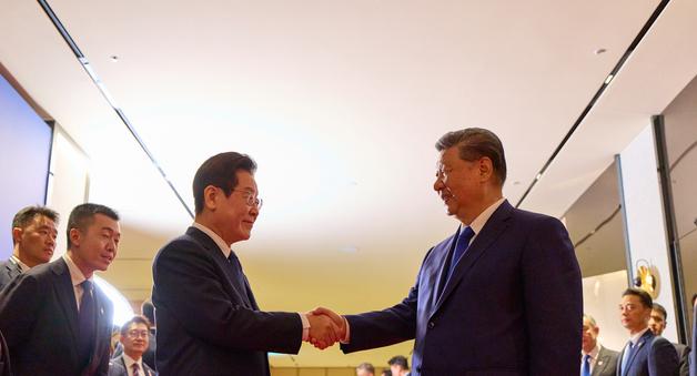 李, 중·일 방문으로 '실용외교 2막'…새해 벽두 잰걸음