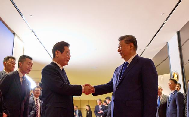 李, 연초 중·일 릴레이 방문…실용외교 2막 시험대