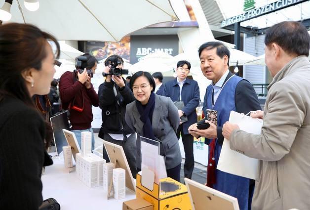 "K브랜드 대박세일" 구윤철·한성숙 그랜드페스티벌 행사장 방문