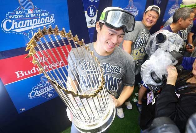야마모토, MLB닷컴 선정 올해 PS 최고의 활약…오타니 3위
