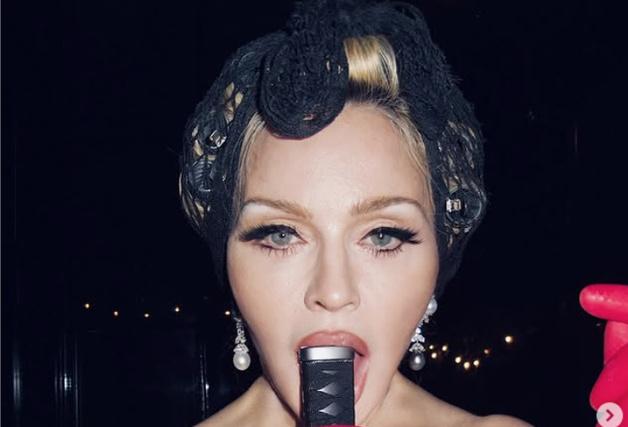 '67세' 마돈나, 란제리룩 입고 도발적인 핼러윈…탄탄한 글래머 몸매