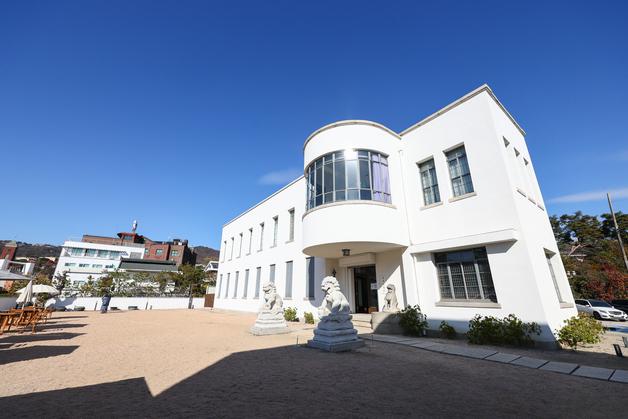 '간송미술관' 관장, 사기 혐의 피소…제작업체 정산금 미지급