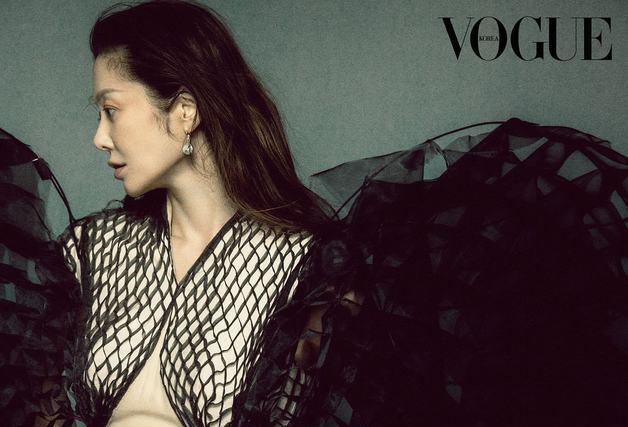 54세 고현정, 오프숄더부터 그물 드레스까지…화보 장인 포스