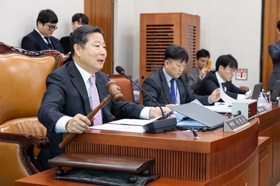  '주 52시간 예외' 빠진 반도체특별법, 산자위 통과