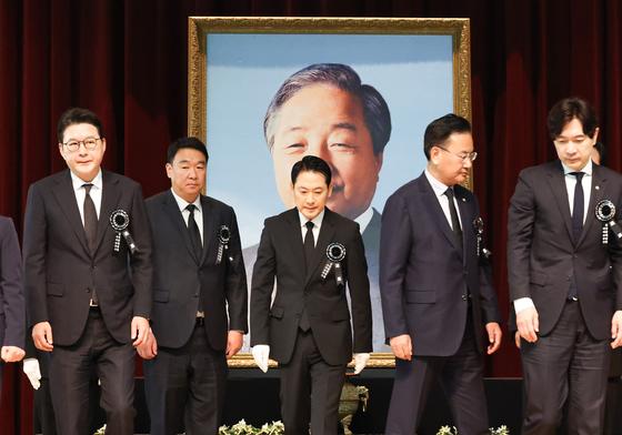 YS 아들 "국힘 장동혁, 아버지 사진 당장 내려라…전두환 사진?"